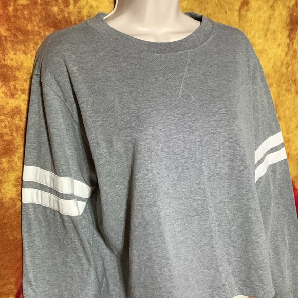 SO-women’s gray/white stripe ‘relaxed’ long sleeve crop crewneck jersey shirt - Picture 4 of 9